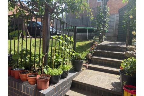 Porthcawl Close, Grantham, NG31