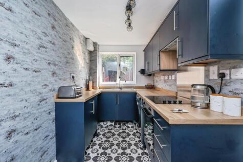 Gunn Close, Nottingham, NG6