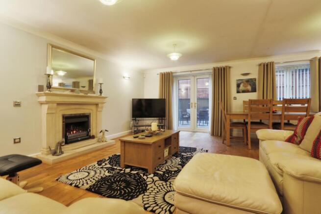 Lounge/Dining Room