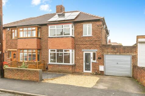 Ullswater Avenue, Dewsbury, WF12