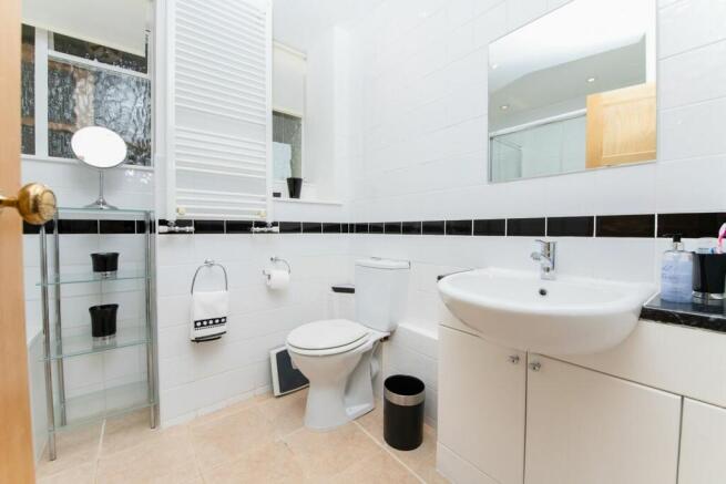 2 bedroom ground floor flat for sale in Alexandra Road, Muswell Hill, N10