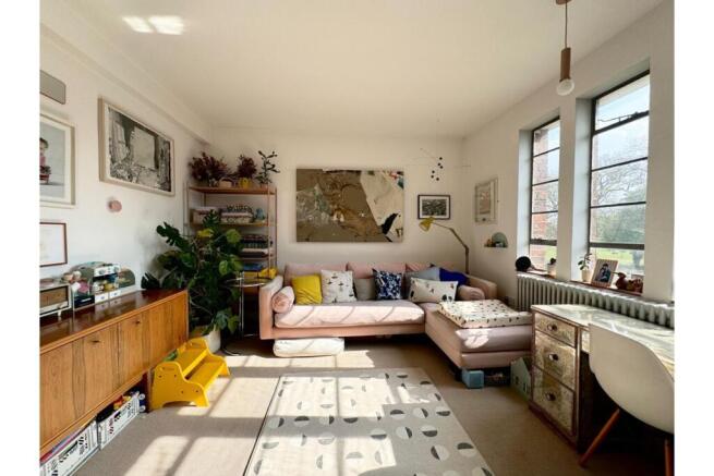 Living Room/Bedroom
