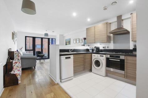 Leverton Close, London, N22