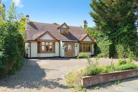 Parkway, Ilford, IG3