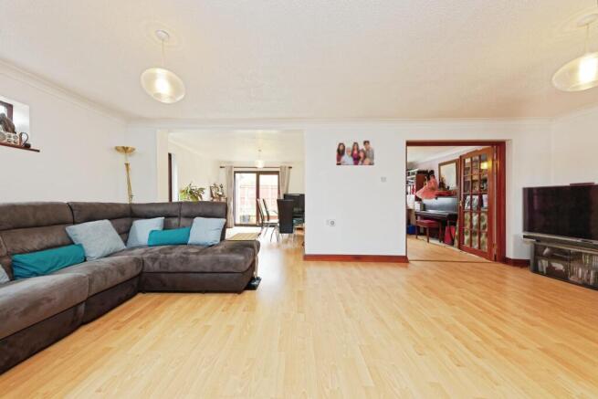Lounge/Dining Room