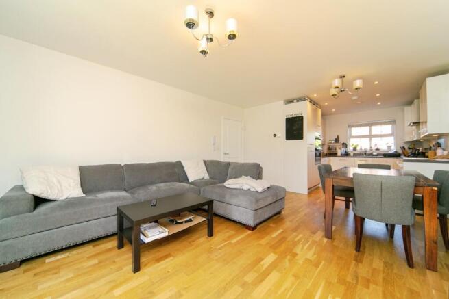 Lounge/Dining Room