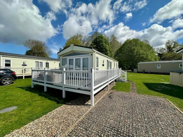 2 bedroom mobile home for sale in Dobbs Weir , Essex Road, EN11