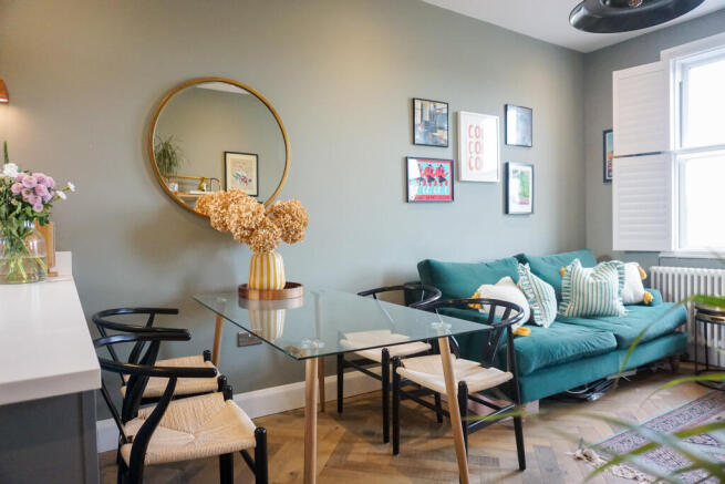 Lounge/Dining Area