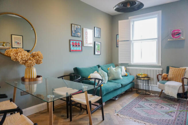 Lounge/Dining Area