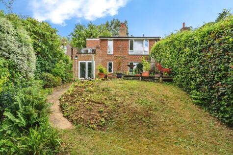 Weston Close, Godalming, GU7