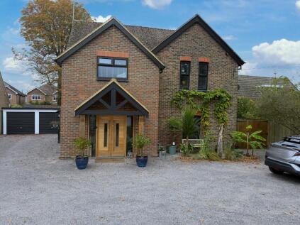 Station Road, Crawley, RH10