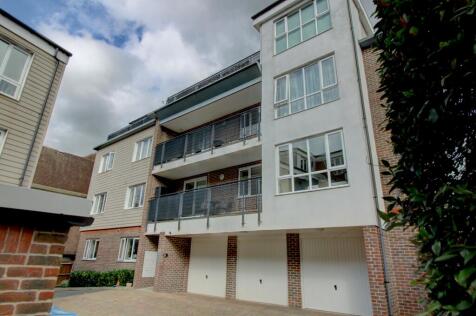 Denne Parade, Horsham, RH12