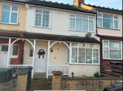 Woodfield Avenue, Gravesend, DA11