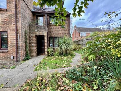 Benwell Court, Sunbury-on-thames, TW16