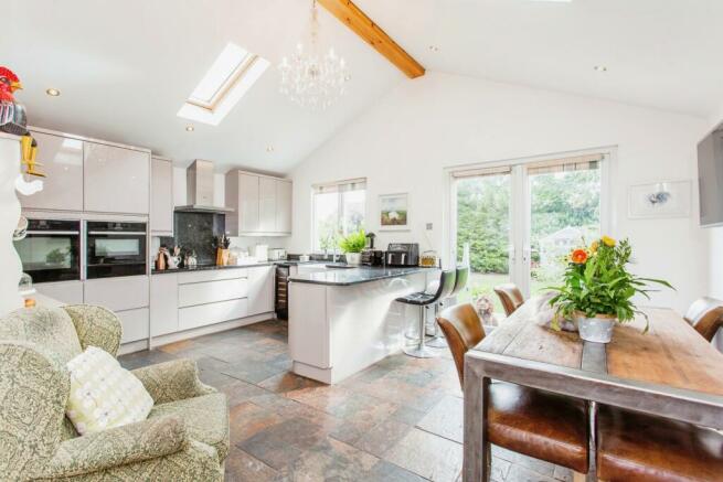 kitchen/dining area