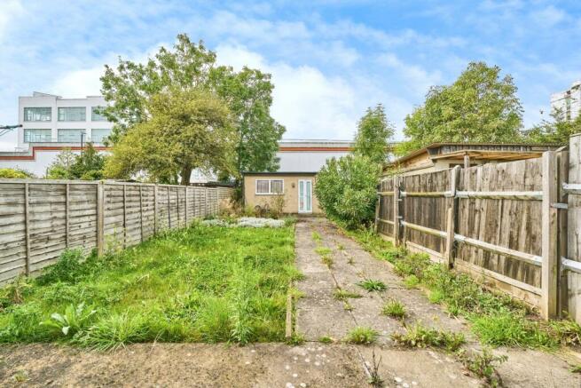 Garden with outbuilding