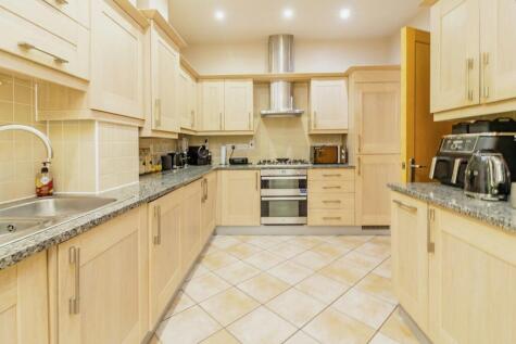 Kingswear Drive, Milton Keynes, MK10