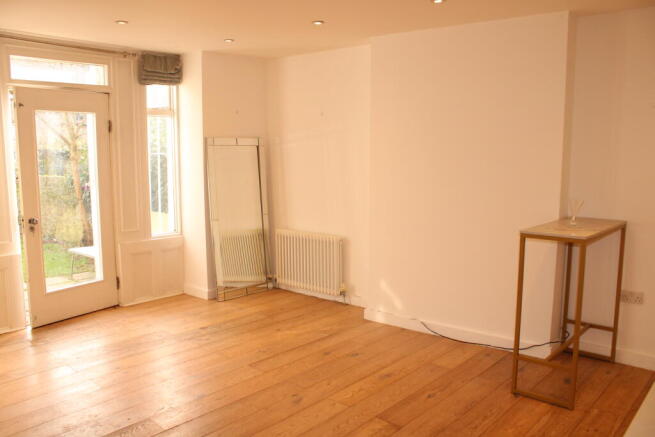 Lounge/Dining Area (2)
