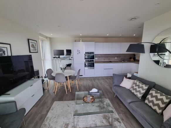Lounge/Dining Area