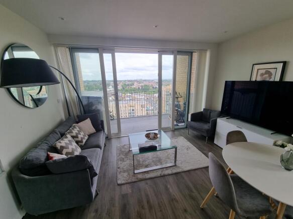 Lounge/Dining Area (2)