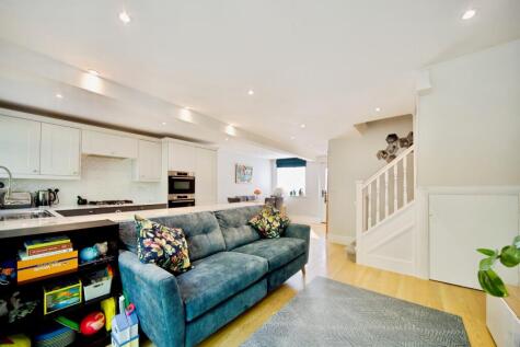 Marshalls Close, London, N11