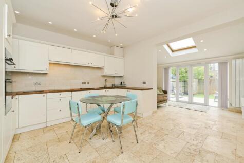 Thurlow Road, London, W7