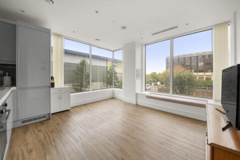 West Gate, London, W5