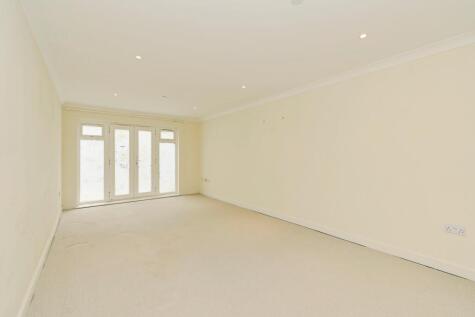 Leret Way, Leatherhead, KT22