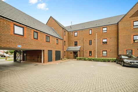 Kingsbrook Basin, Aylesbury, HP22