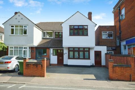 North Approach, Watford, WD25