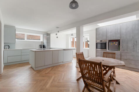 Park Way, London, N20