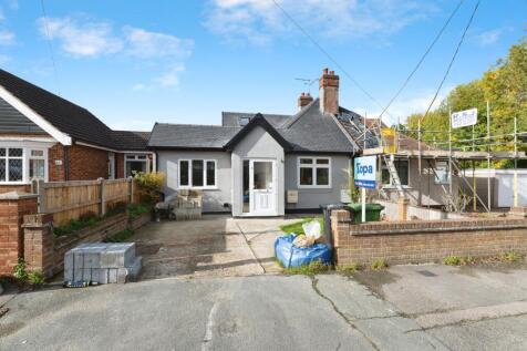 Brackendale Avenue, Basildon, SS13