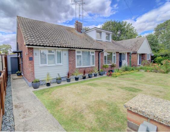 2 bedroom bungalow for sale in Longmore Avenue, Chelmsford, CM2