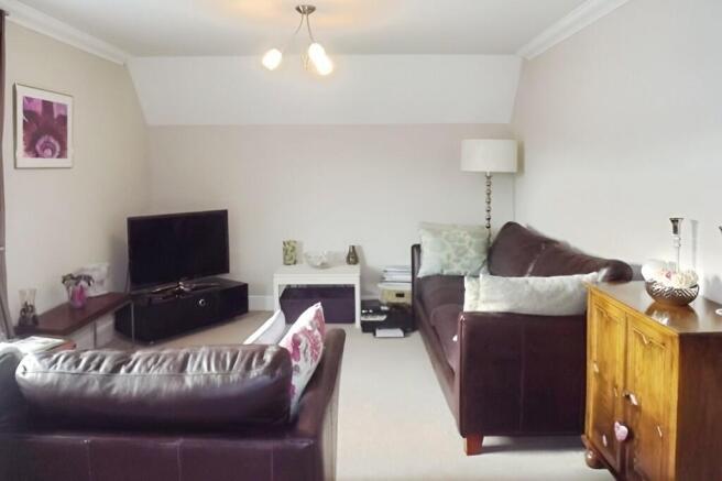 5c1b46d2-LIVING 2...