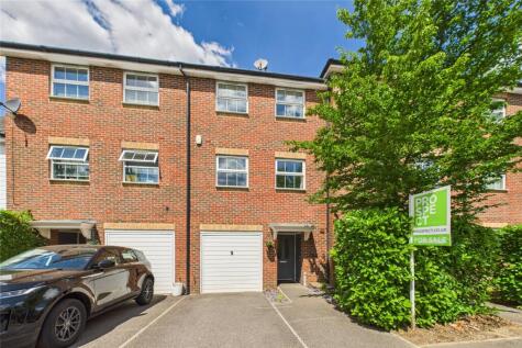 Maple Avenue, Farnborough, Hampshire, GU14