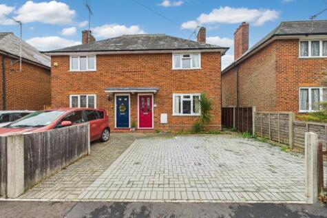 Elles Close, Farnborough, Hampshire, GU14