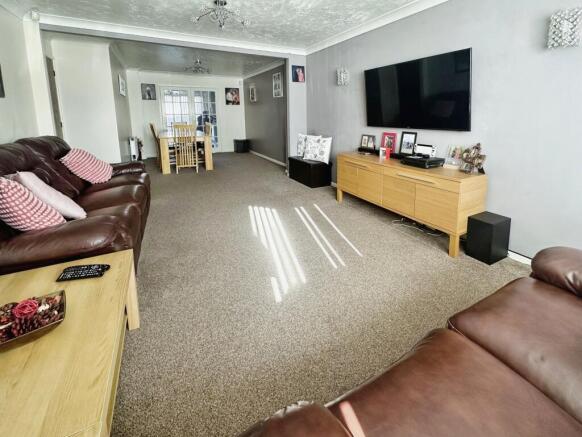 Lounge/Dining Room