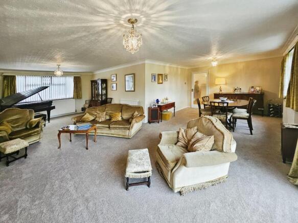 Lounge/Dining Room