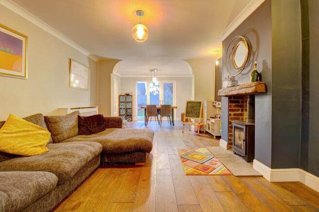 Lounge & Dining