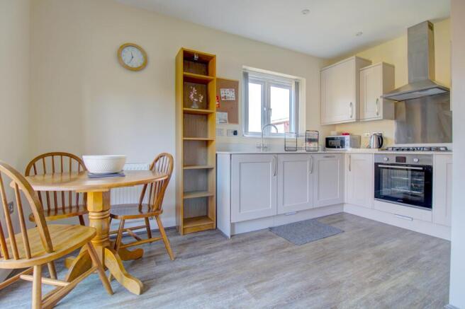Kitchen & Dining