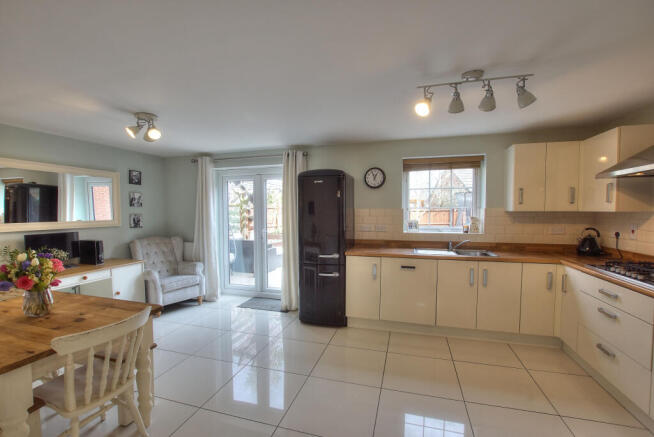 2. Kitchen: diner