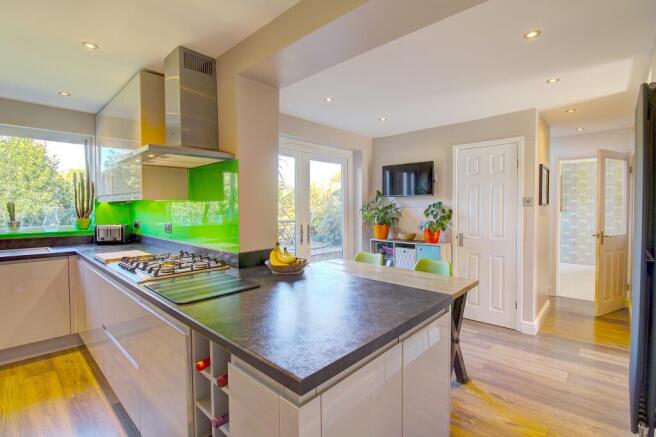 Kitchen & Breakfast Room