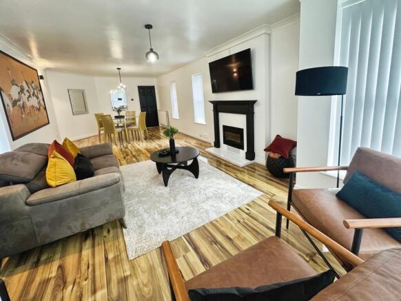 Lounge/Dining Room