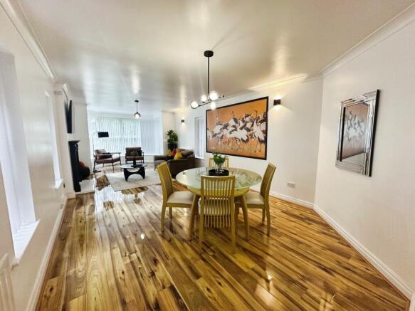 Lounge/Dining Room
