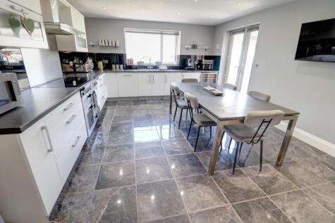 Barnfield Avenue, Worsthorne, Burnley, BB10