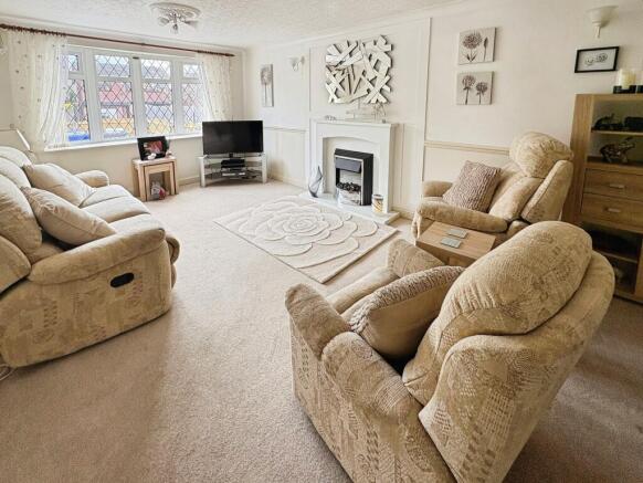Lounge-Dining Room
