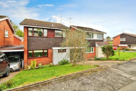 Larches Road, Kidderminster, DY11