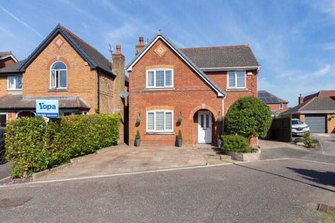 7 BUDE CLOSE-26