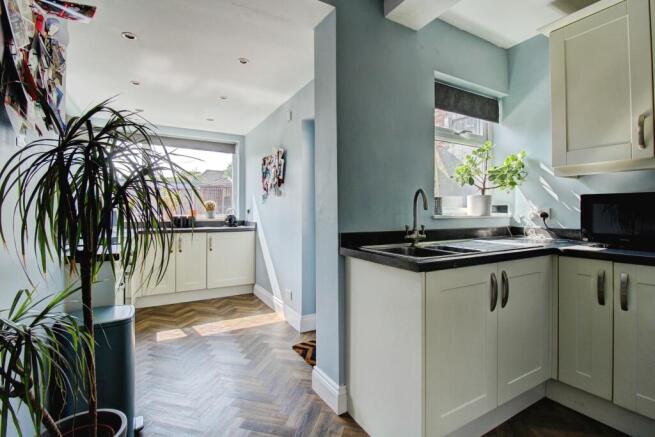 Kitchen (full length)
