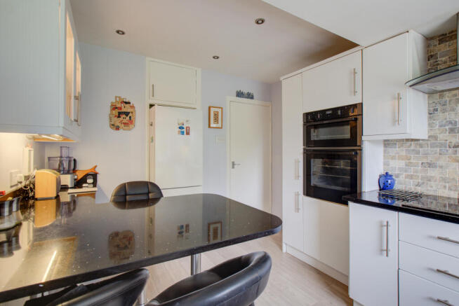 5 WILLOW CLOSE-23